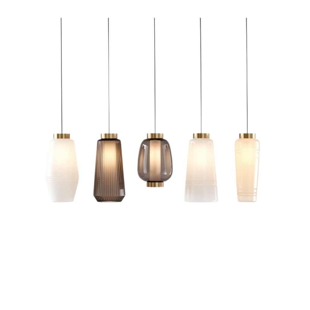 **Moderne hanglampen met glazen kappen en elegante ontwerpen**